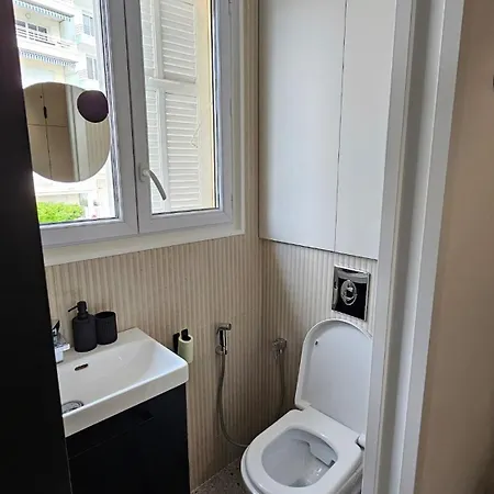 Apartament Deux Pieces Cosy, Front De Mer, Terrasse Et 2 Sdb Antibes