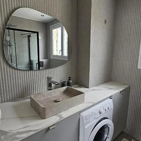 Deux Pieces Cosy, Front De Mer, Terrasse Et 2 Sdb * Antibes